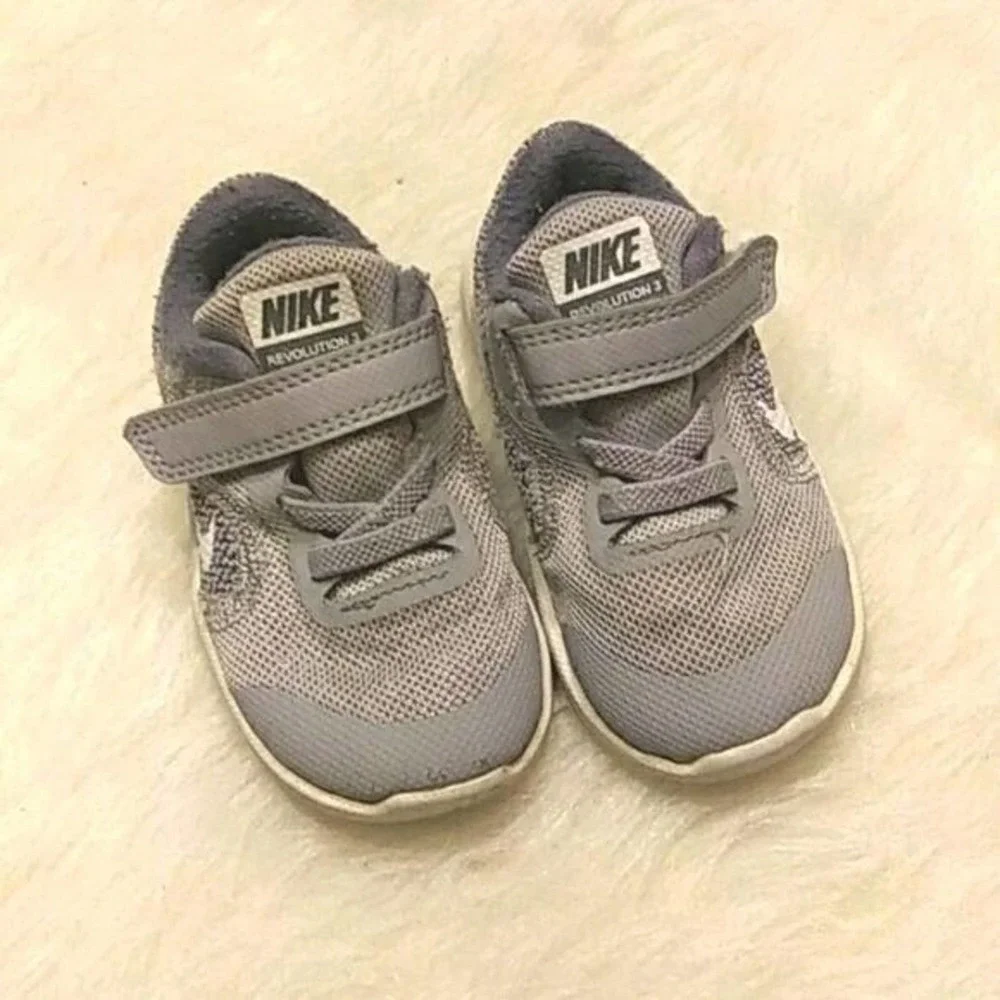 Baby Nike Revolution 3 Gray Size 5 C
